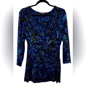 Zen Knits Blue and Black Top with Long Sleeves and Floral Pattern💕